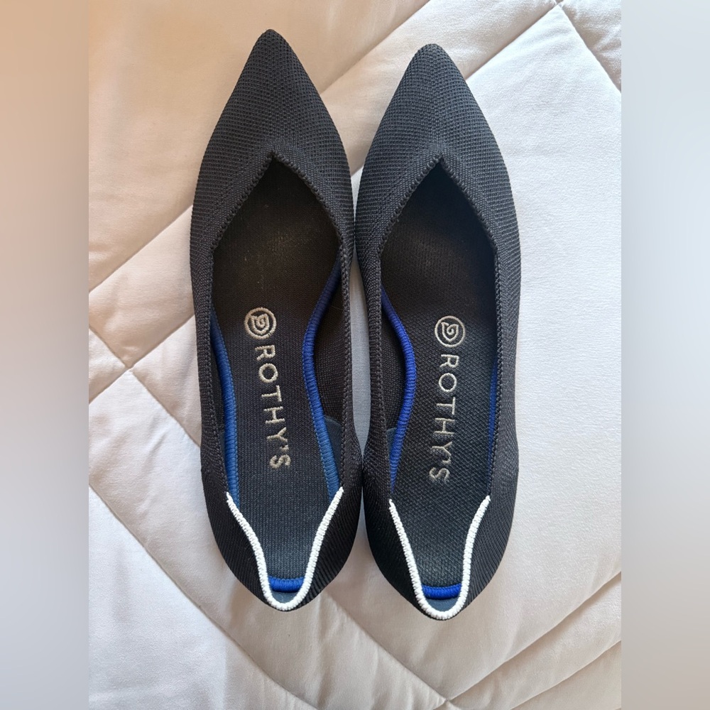 Rothy’s OG Black Points- WHITE HALO- Size 8